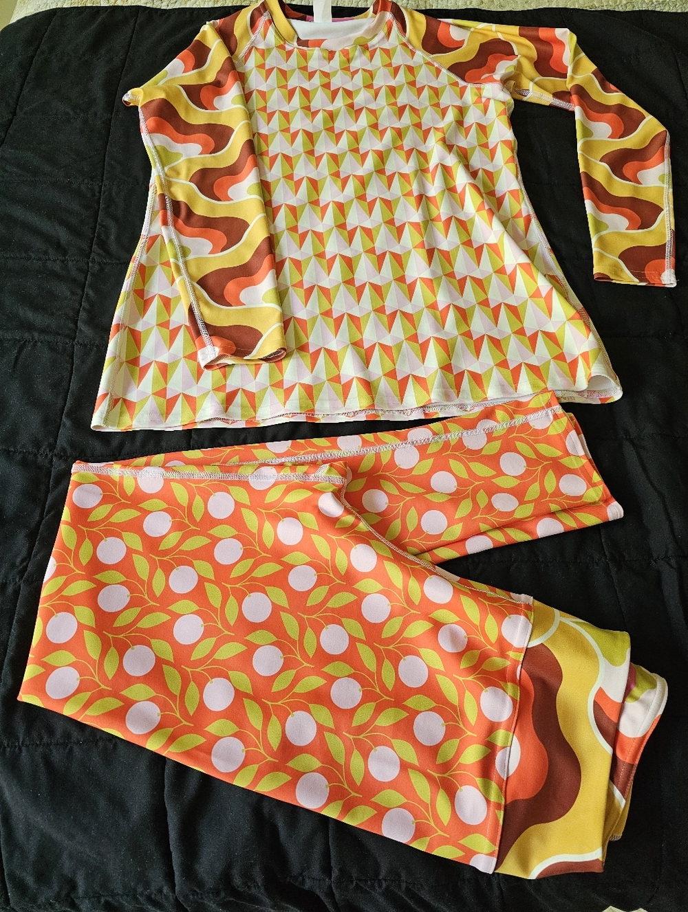 Berry Jane Long Sleeve Top & Bottom Set.. Spandex/Polyester..  XL..  NEW